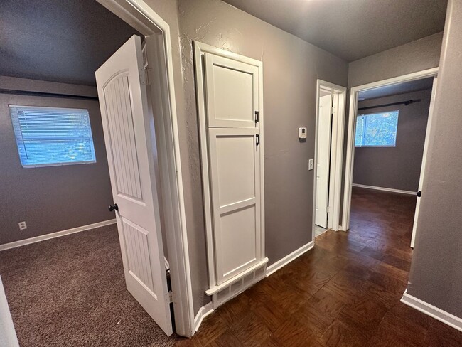 Building Photo - Fully Remodeled 3-bed 1-bath House Availab...