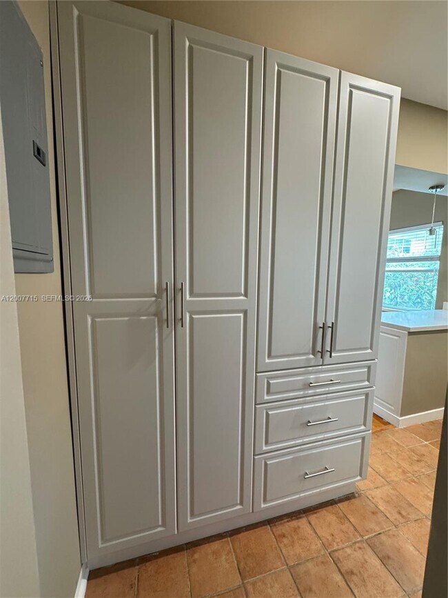 Building Photo - 725 NE 91st St