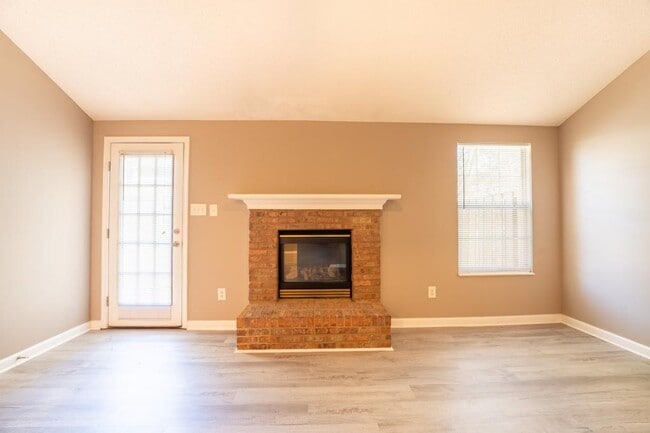 Building Photo - 334 Hawthorne Oaks Way