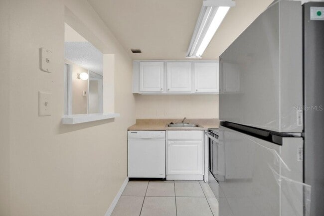 Building Photo - 2507 N Alafaya Trail