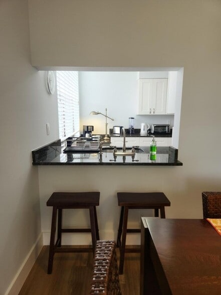 Building Photo - 825 Egret Cir