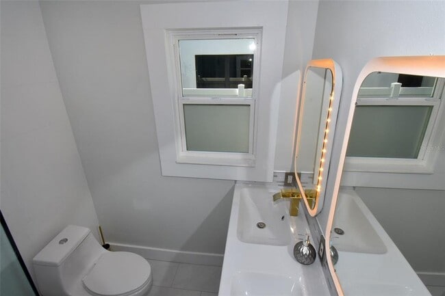 Building Photo - 2450 Hawthorne St