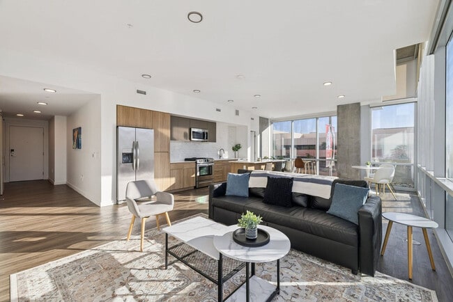 Building Photo - 222 E Jefferson St