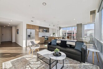 Building Photo - 222 E Jefferson St