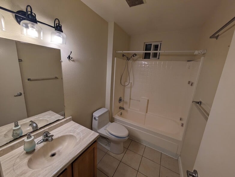 Building Photo - 2456 Palmvilla Ct