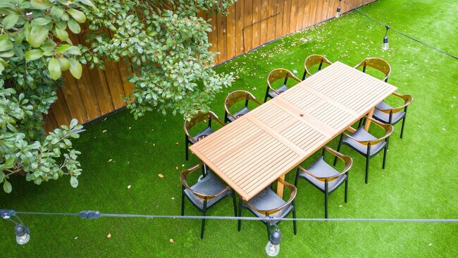 Building Photo - 12511 Chapel Bell St