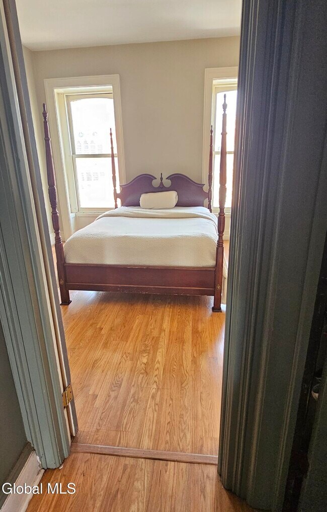 Building Photo - 44 Clinton Ave