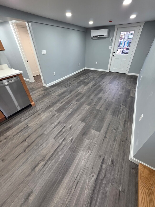 Building Photo - 1887 Washington Street Ext