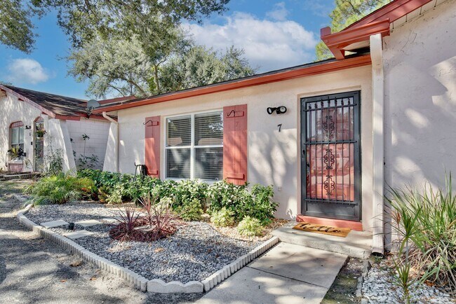 Building Photo - Beautifully Remodeled 1 bed 1 bath Villa n...