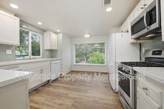 Building Photo - 2279 Caminito Cabala