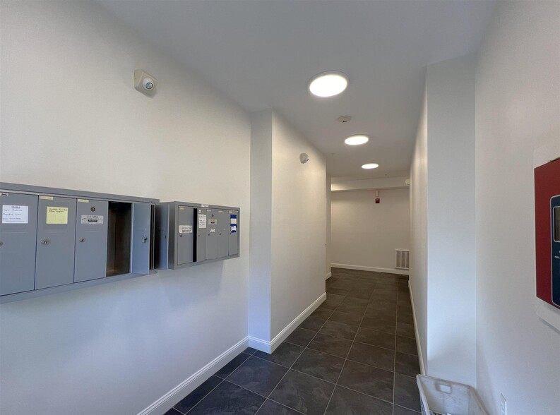 Building Photo - 43 Pitman St