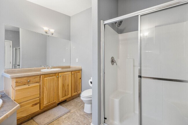 Building Photo - Short term leases available: 3 bed 2 bath ...