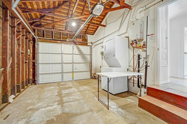Building Photo - 14323 Califa St