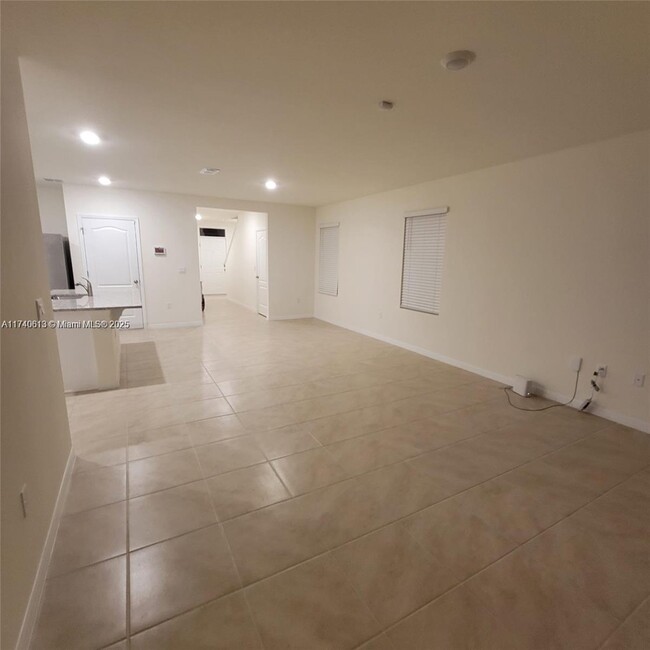 Building Photo - 3464 Sandalwood Dr