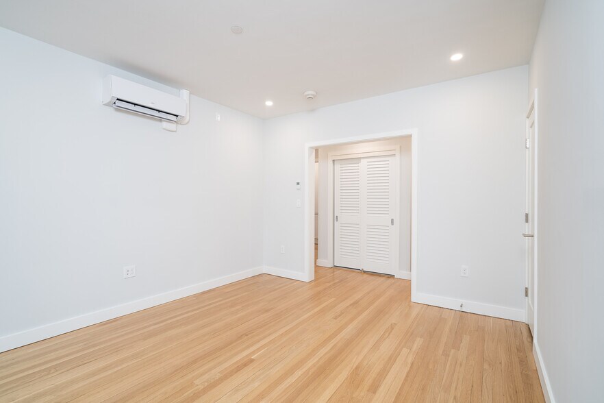 Building Photo - 22 Forest St