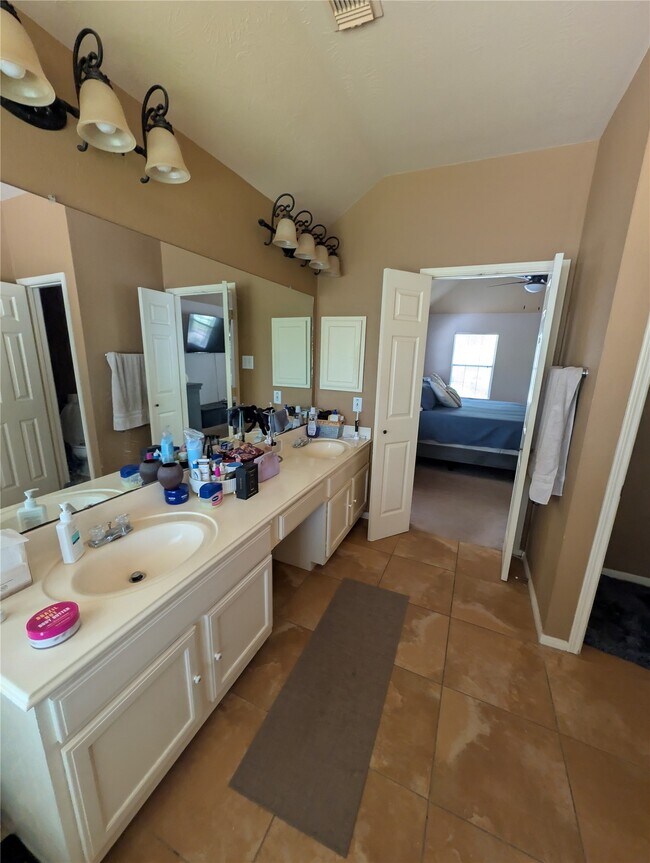 Building Photo - 130 Songful Woods Pl