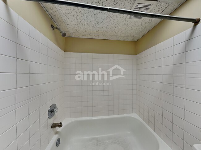 Building Photo - 5870 S Clear Vista Dr