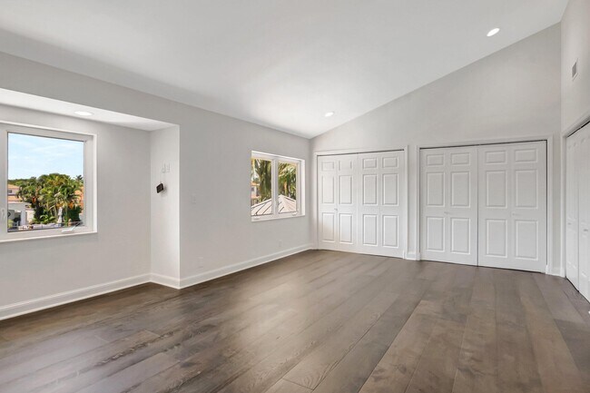 Building Photo - 540 SW 15th St