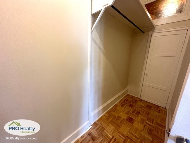 Building Photo - 201 20th Ave NE