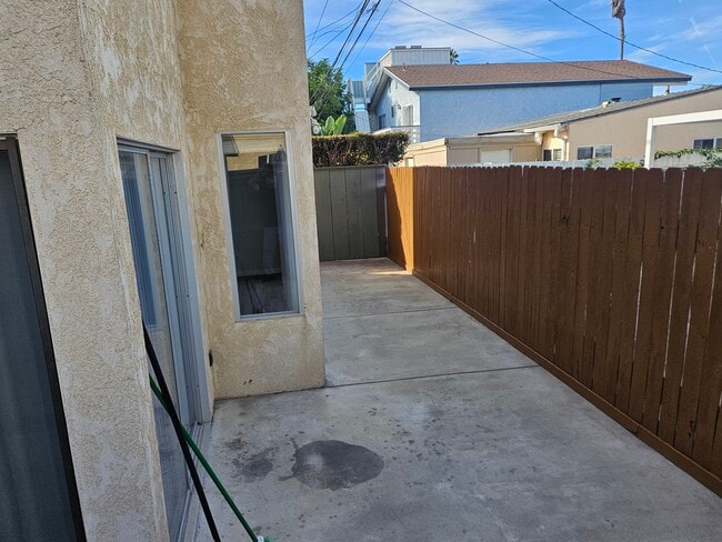 Building Photo - 289 Melrose Dr