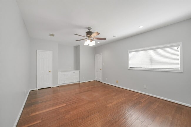 Building Photo - 2423 Nantucket Dr