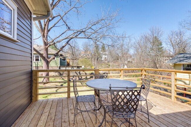 Building Photo - Updated Craftsman Cottage in West Asheville