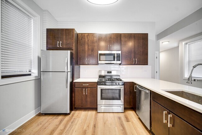 Building Photo - 2735 W Polk St