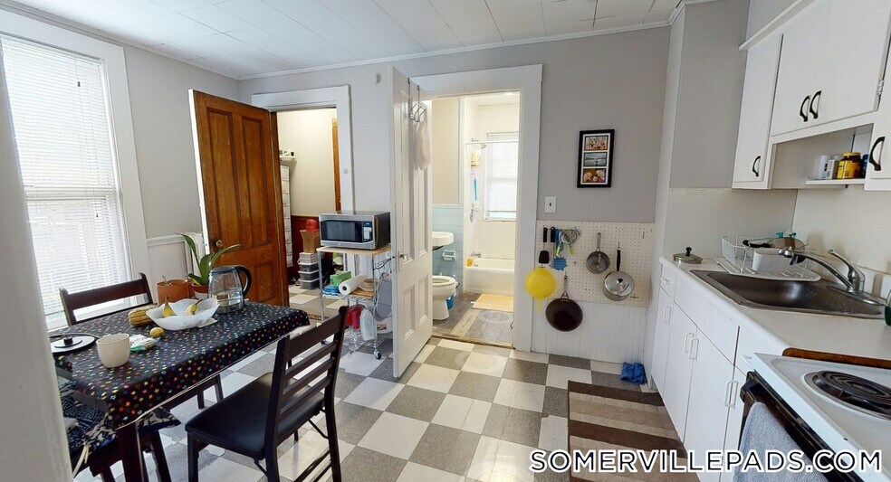 Building Photo - 8 A Forest St