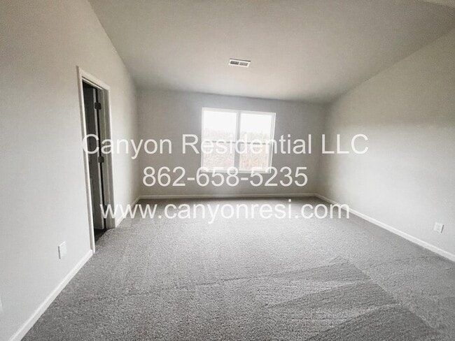 Building Photo - 706 Quail Ln