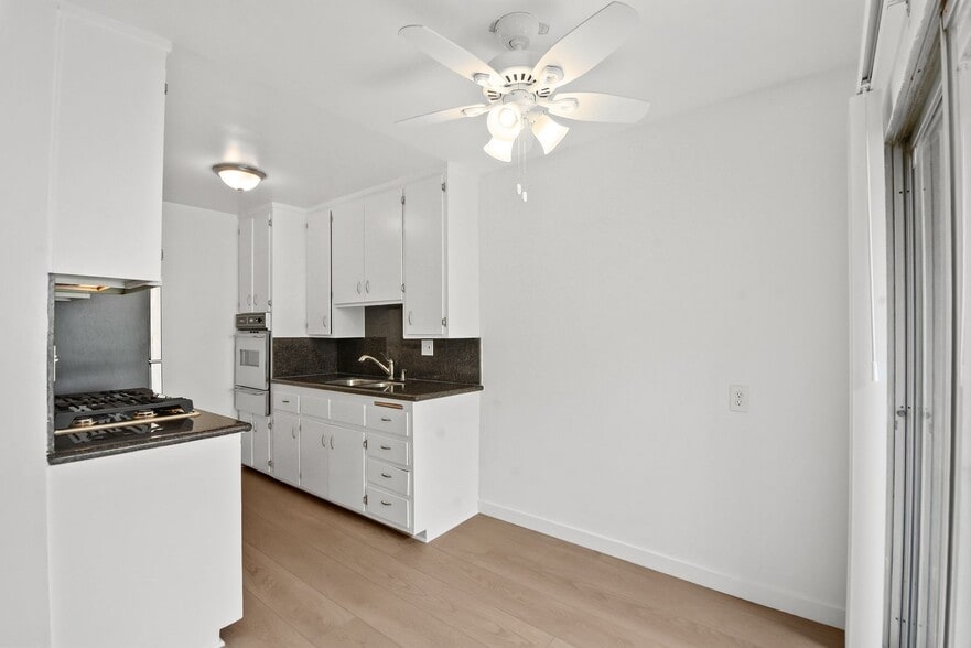Building Photo - 1550 S Saltair Ave