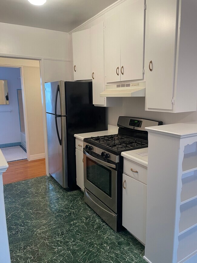 Building Photo - 1605 California Ave