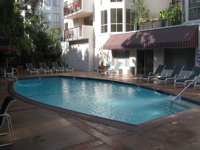 Building Photo - 8530 Holloway Dr