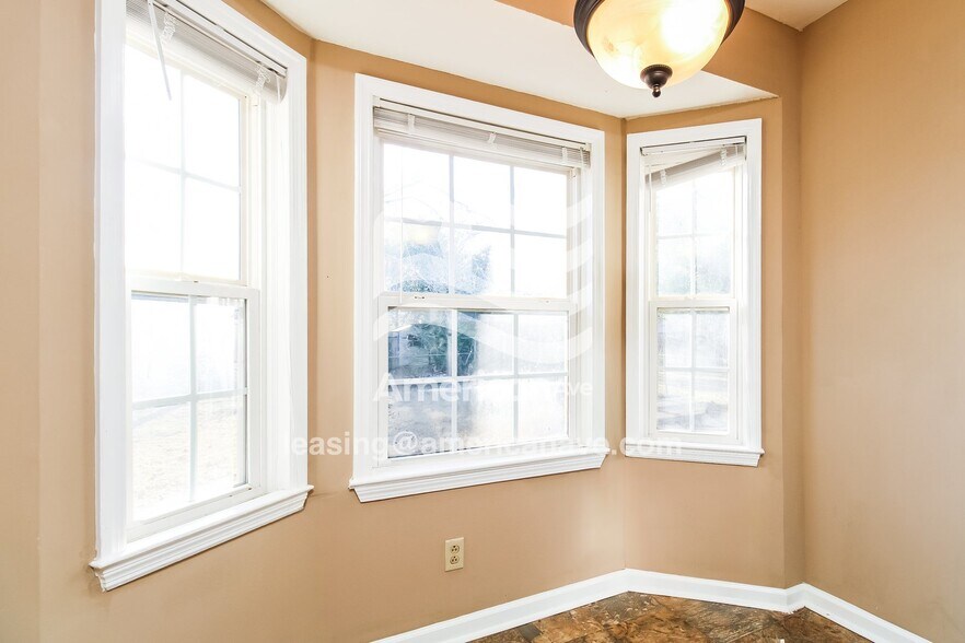 Building Photo - 205 Bob White Ave