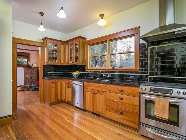 Building Photo - Beautiful NE Home Ready for Rent