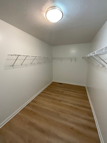 Building Photo - 28957 Cullen Dr