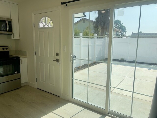 Building Photo - 11367 Reseda Blvd