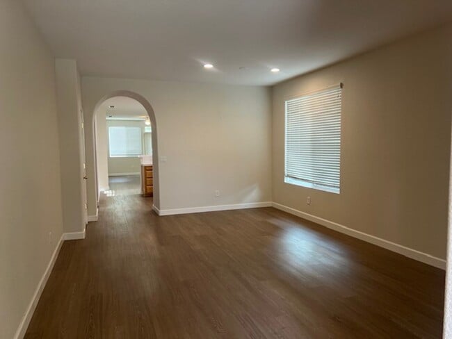 Building Photo - Single-Story 4 Bedroom House for Rent – Elk Grove