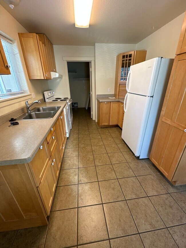 Building Photo - cle11