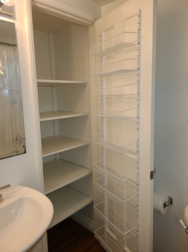 Building Photo - 14651 Huston St