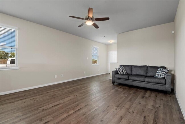 Building Photo - 5639 Brooklyn Rose Dr