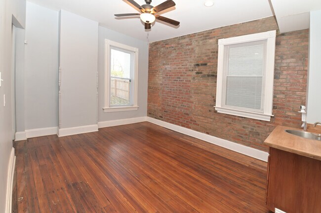 Building Photo - 723 Columbia St