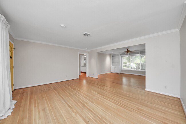 Building Photo - 6403 Waltway Dr