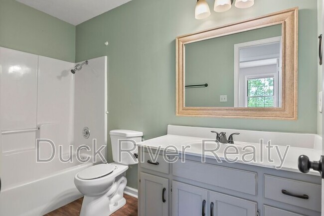 Building Photo - 1712 University Dr