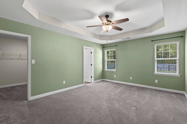 Building Photo - 3 bedroom with BONUS room in community pool neighborhood!