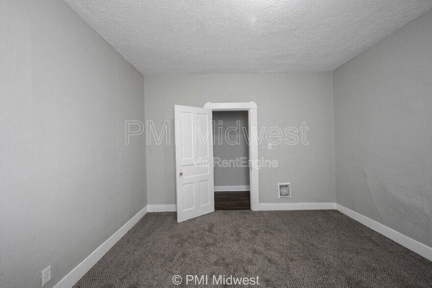 Building Photo - 101 N State Ave