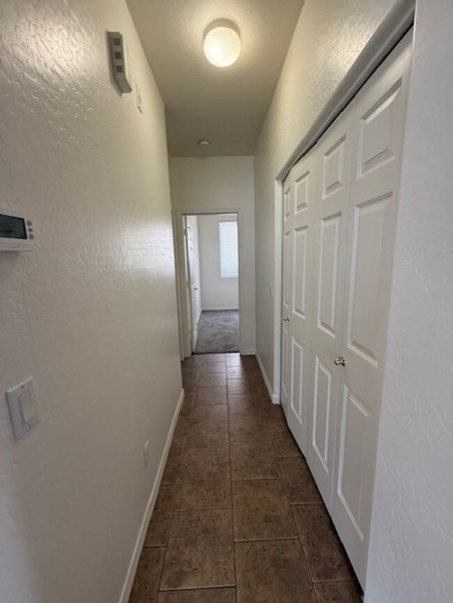 Building Photo - 3 Bed 2 Bath Available Now!! Contact Prope...