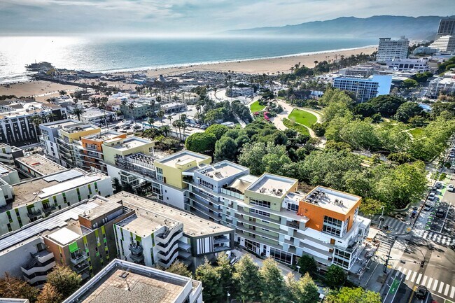 Building Photo - 1705 Ocean Ave