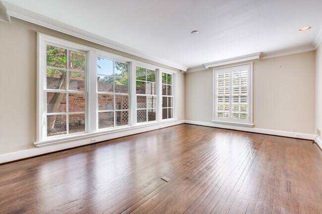 Building Photo - 4520 Westway Ave