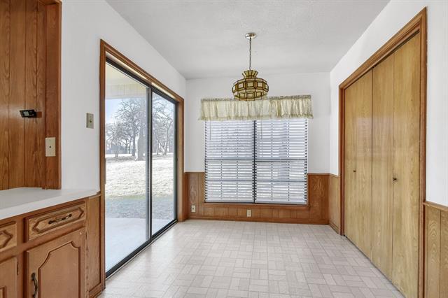 Building Photo - 924 W Kiowa Dr