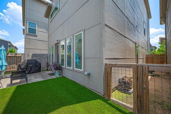 Building Photo - 6804 Rocinante Ln